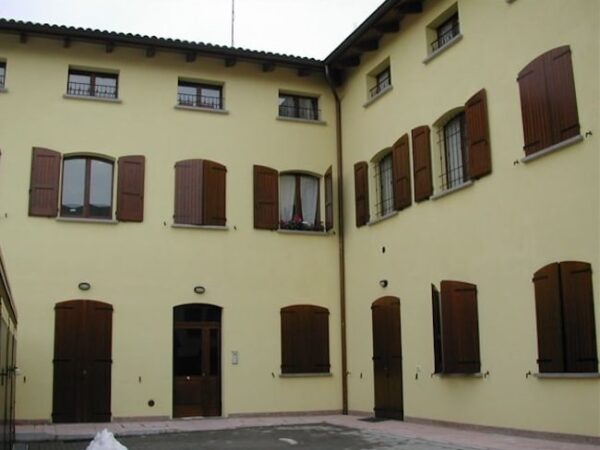 Scuri e persiane in legno